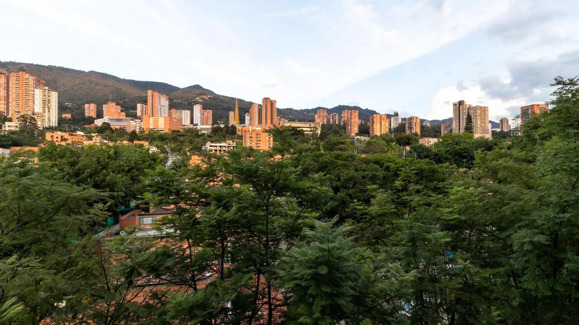 Aparthotel Apartamentos Borbon Suites Medellin