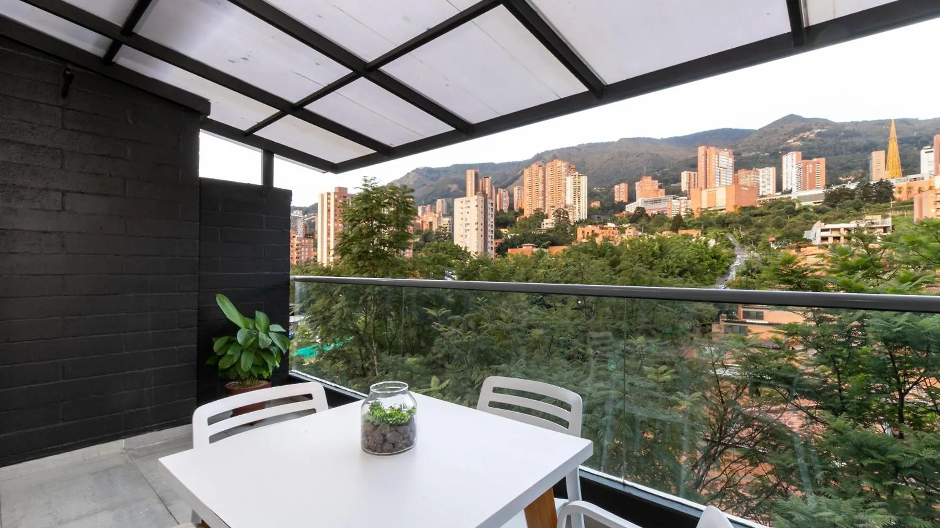 Aparthotel Apartamentos Borbon Suites Medellin
