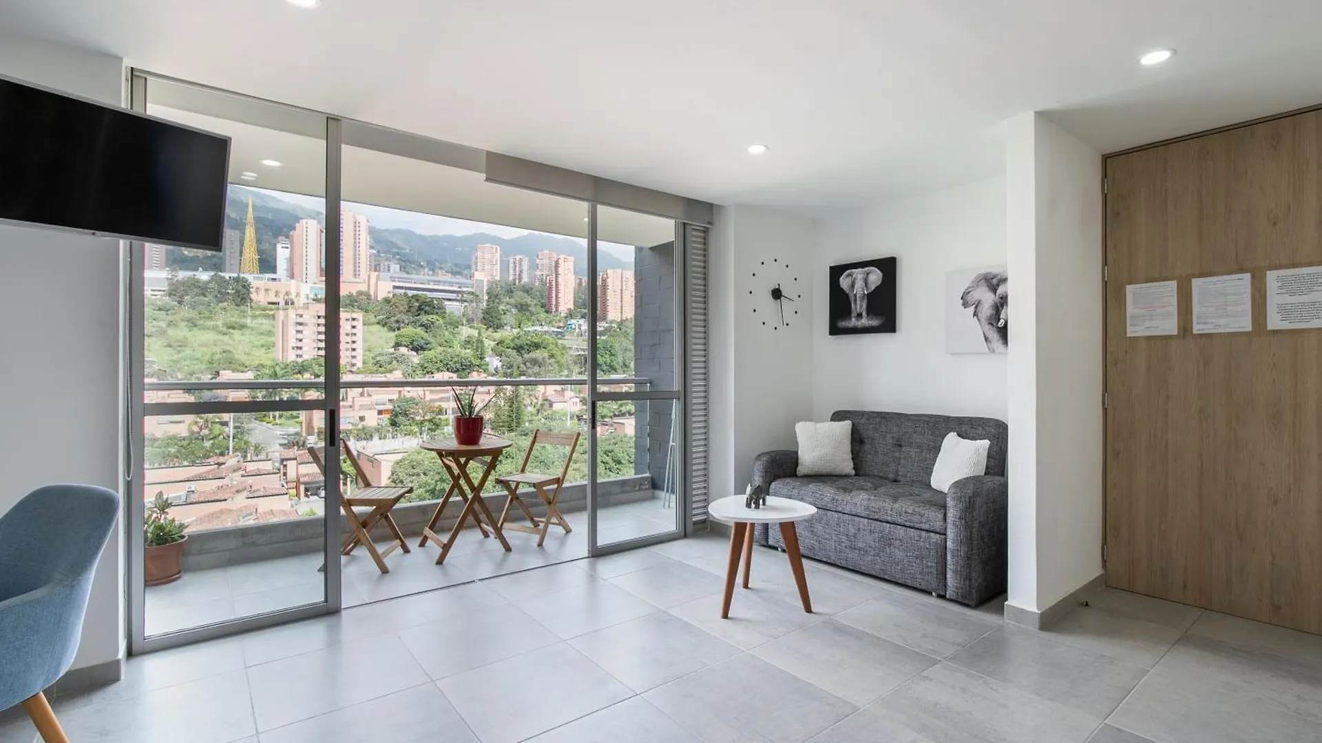 Aparthotel Apartamentos Borbon Suites Medellin