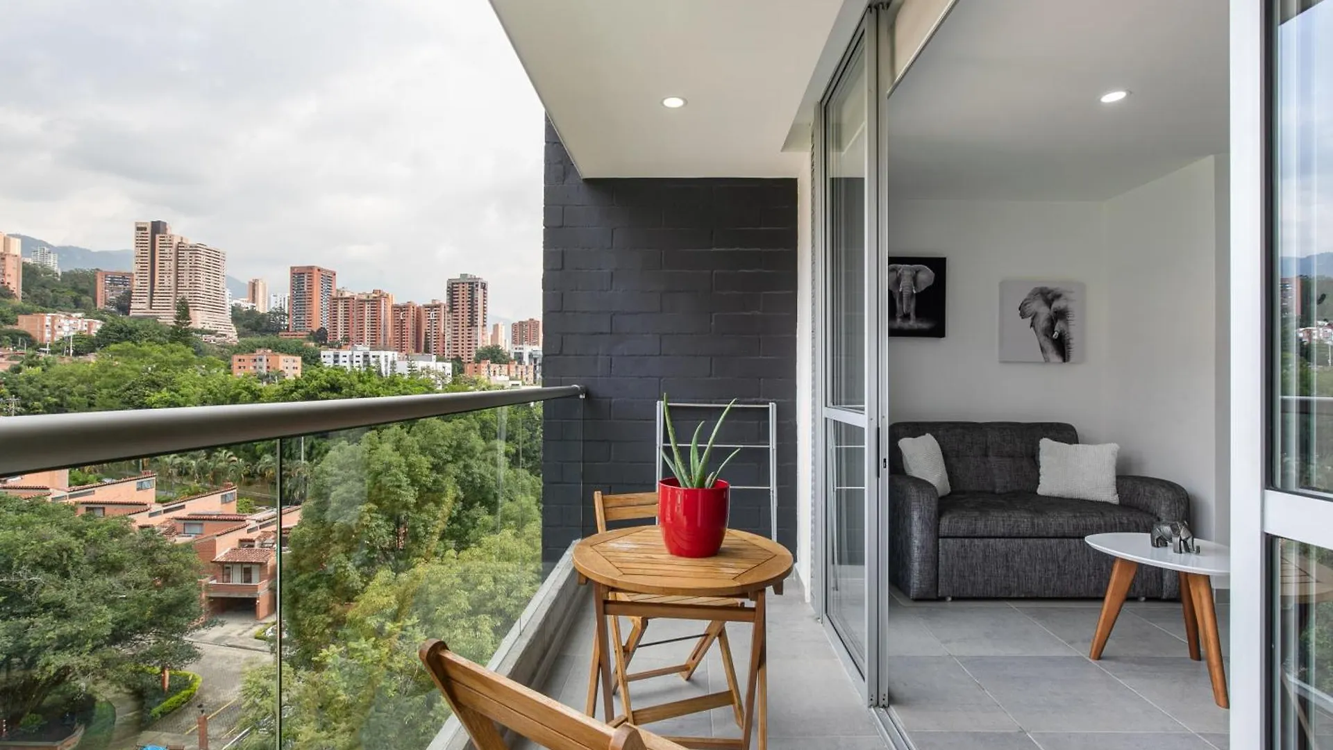 Aparthotel Apartamentos Borbon Suites Medellin