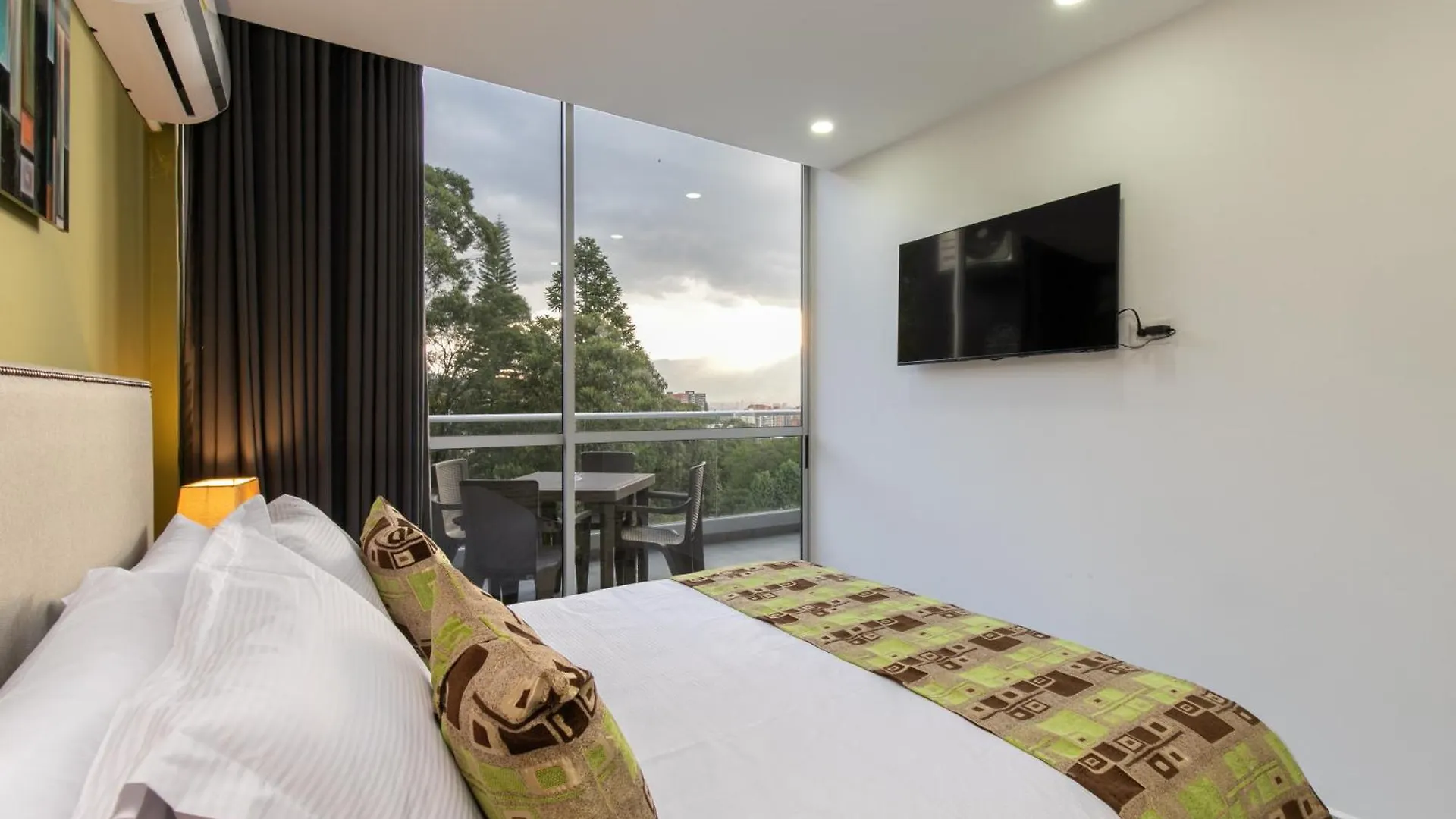Aparthotel Apartamentos Borbon Suites Medellin